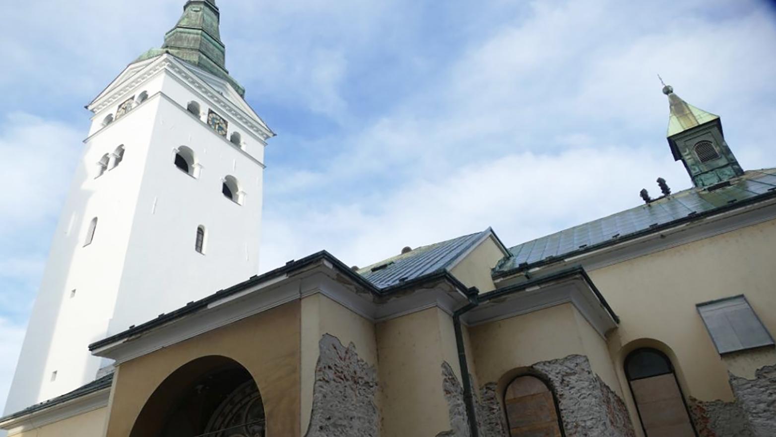 Z veže Katedrály Najsvätejšej Trojice zložili poslednú časť lešenia