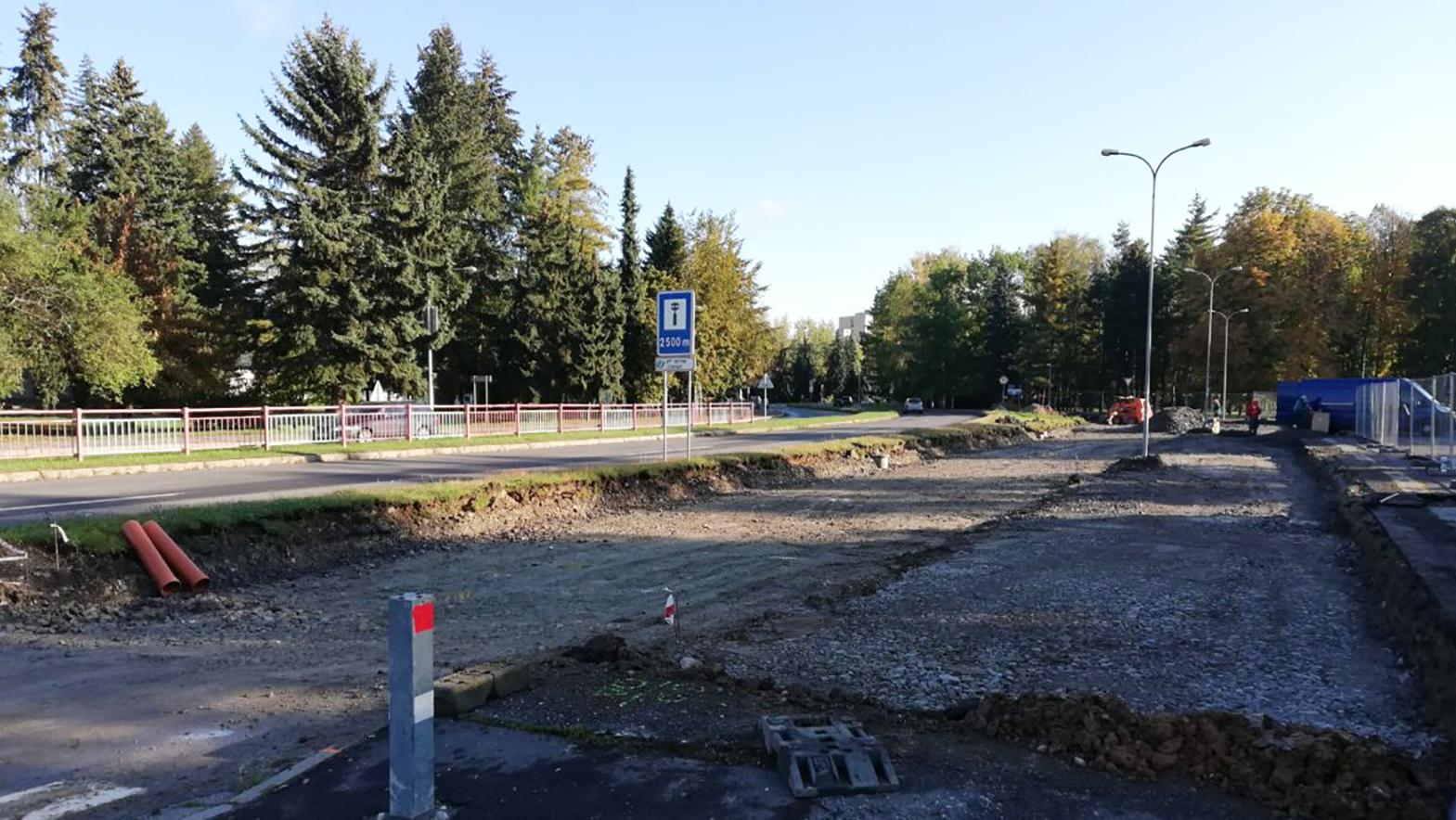 Rekonštrukcia námestia pred železničnou stanicou pokračuje