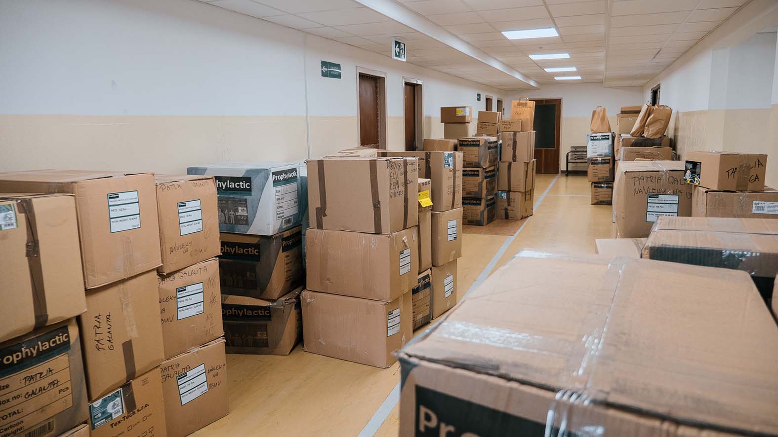 Župa distribuuje státisíce ochranných prostriedko do zariadení sociálnych služie