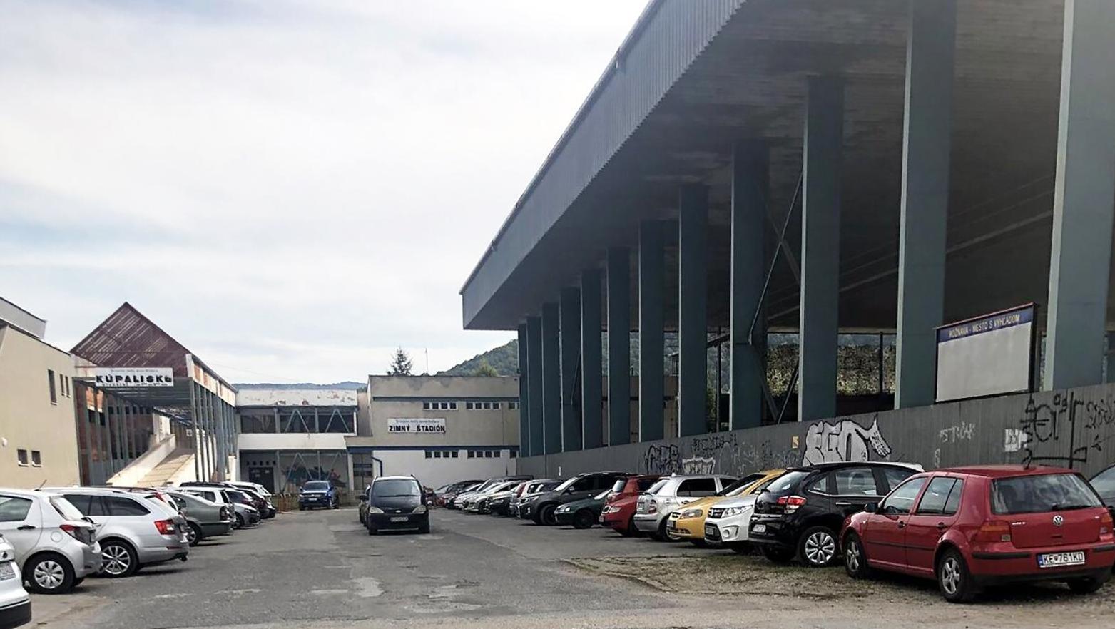 Samospráva Rožňavy chce opláštiť zimný štadión