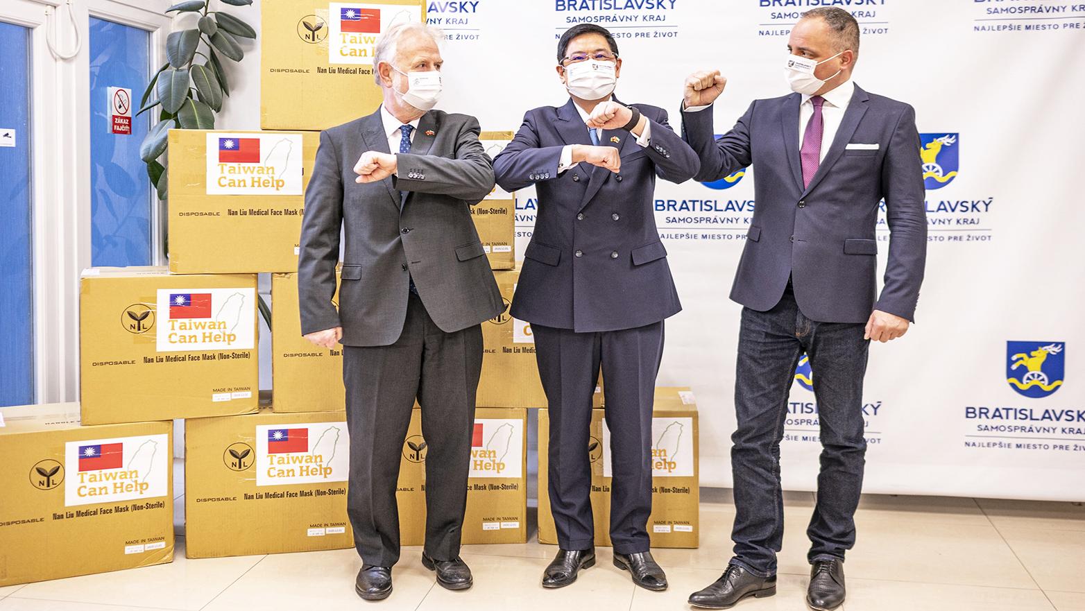 Župa získala darom 300 000 ochranných rúšok z Taiwanu