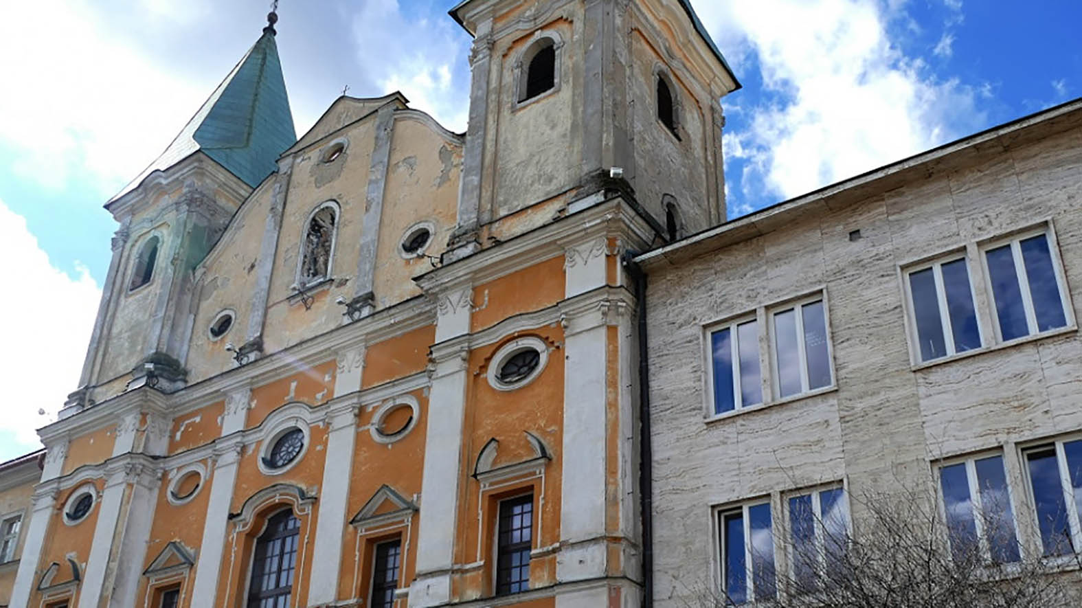 Žilinský Sirotár a priľahlý kláštor zreštaurujú, zmenou bude farebnosť fasád