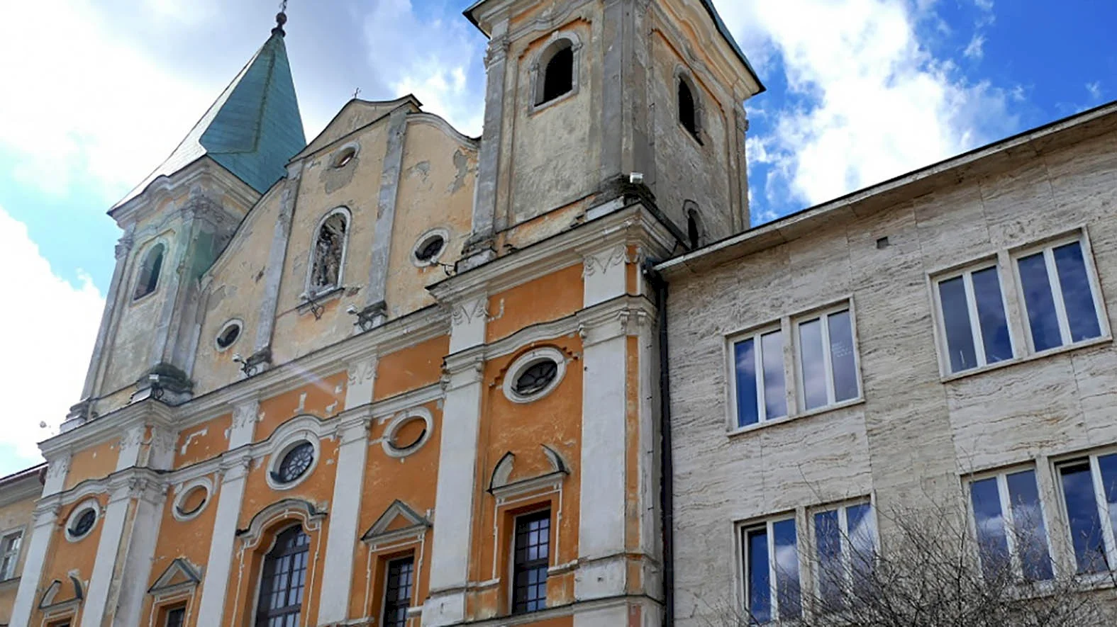 Žilinský Sirotár a priľahlý kláštor zreštaurujú, zmenou bude farebnosť fasád