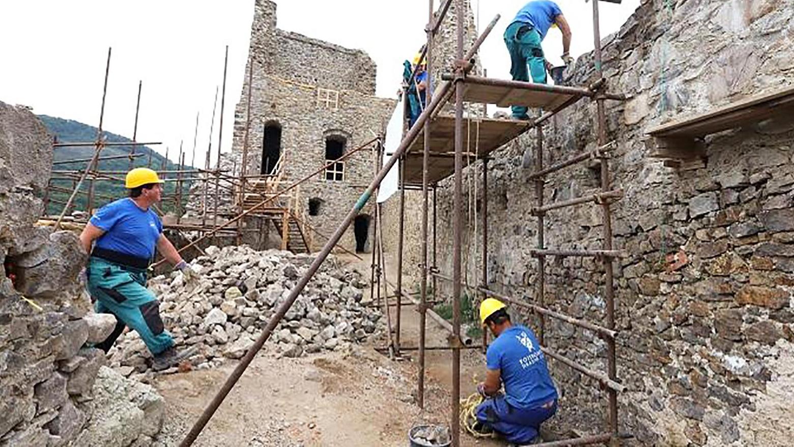 Projekt obnovy hradov s pomocou nezamestnaných môže pokračovať