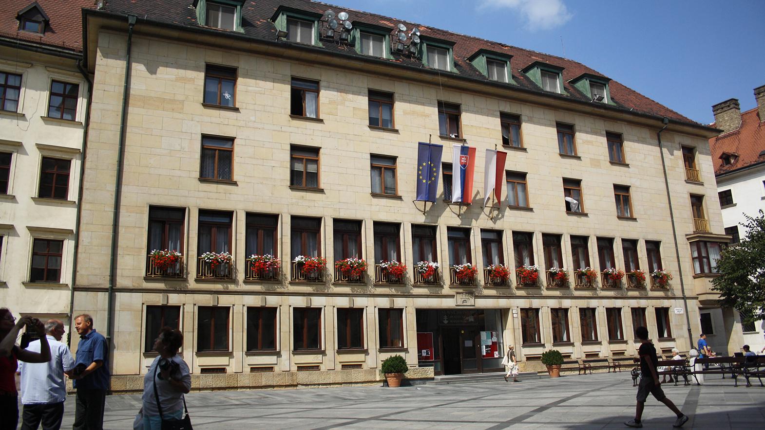 Bratislava rozdelí vyše 220 000 eur medzi neziskovky na sociálne projekty