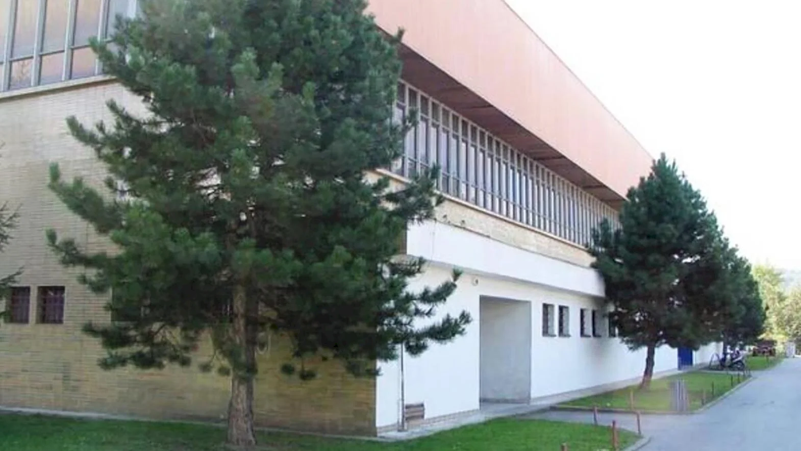 Z krčmy na považskobystrickom zimnom štadióne budú nové šatne pre mládež