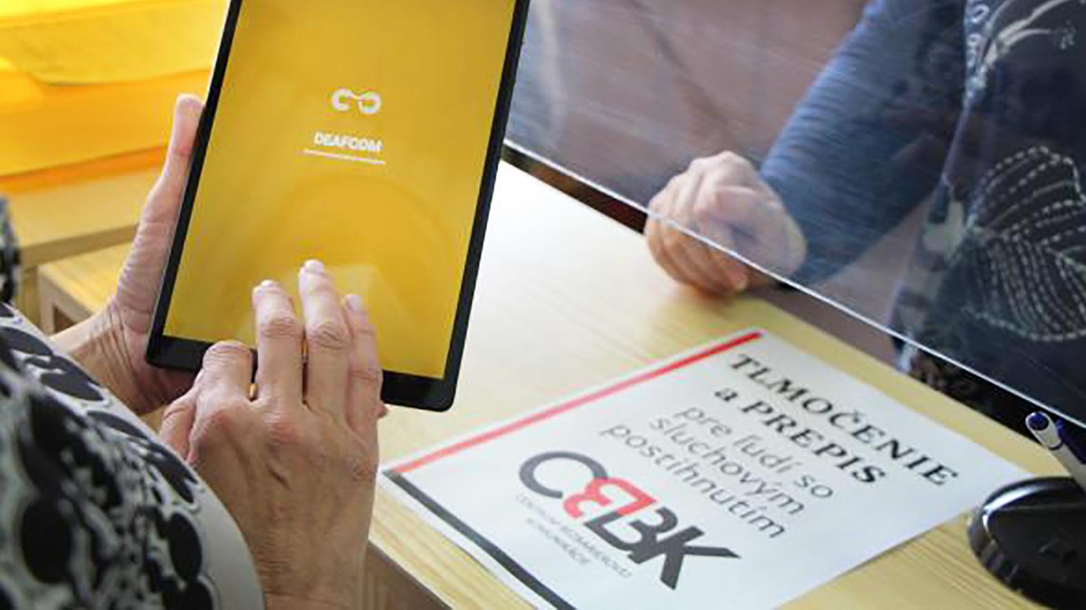 Občanom so sluchovým hendikepom pri návšteve MsÚ pomôže online tlmočník