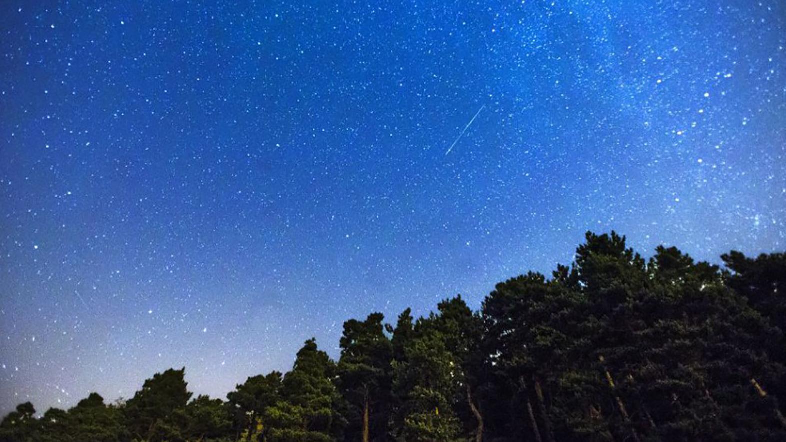 Nočnú oblohu po jarnej prestávke opäť rozžiaria meteorické roje