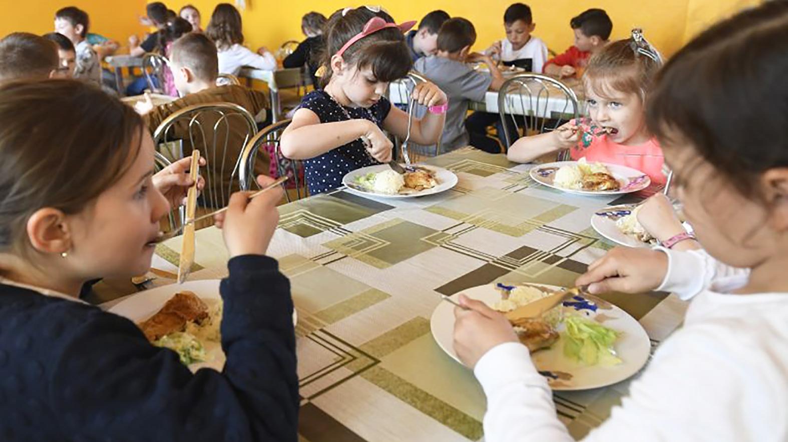 Ministerstvo školstva rozdelilo dva milióny eur pre školské jedálne