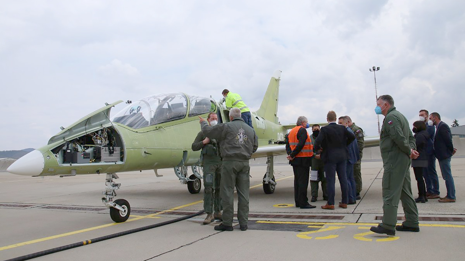 Piloti Vzdušných síl SR si vyskúšali nové cvičné lietadlo L-39NG