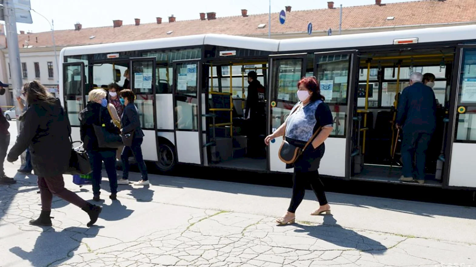 Nitra oficiálne podpísala zmluvu s novým prevádzkovateľom MHD