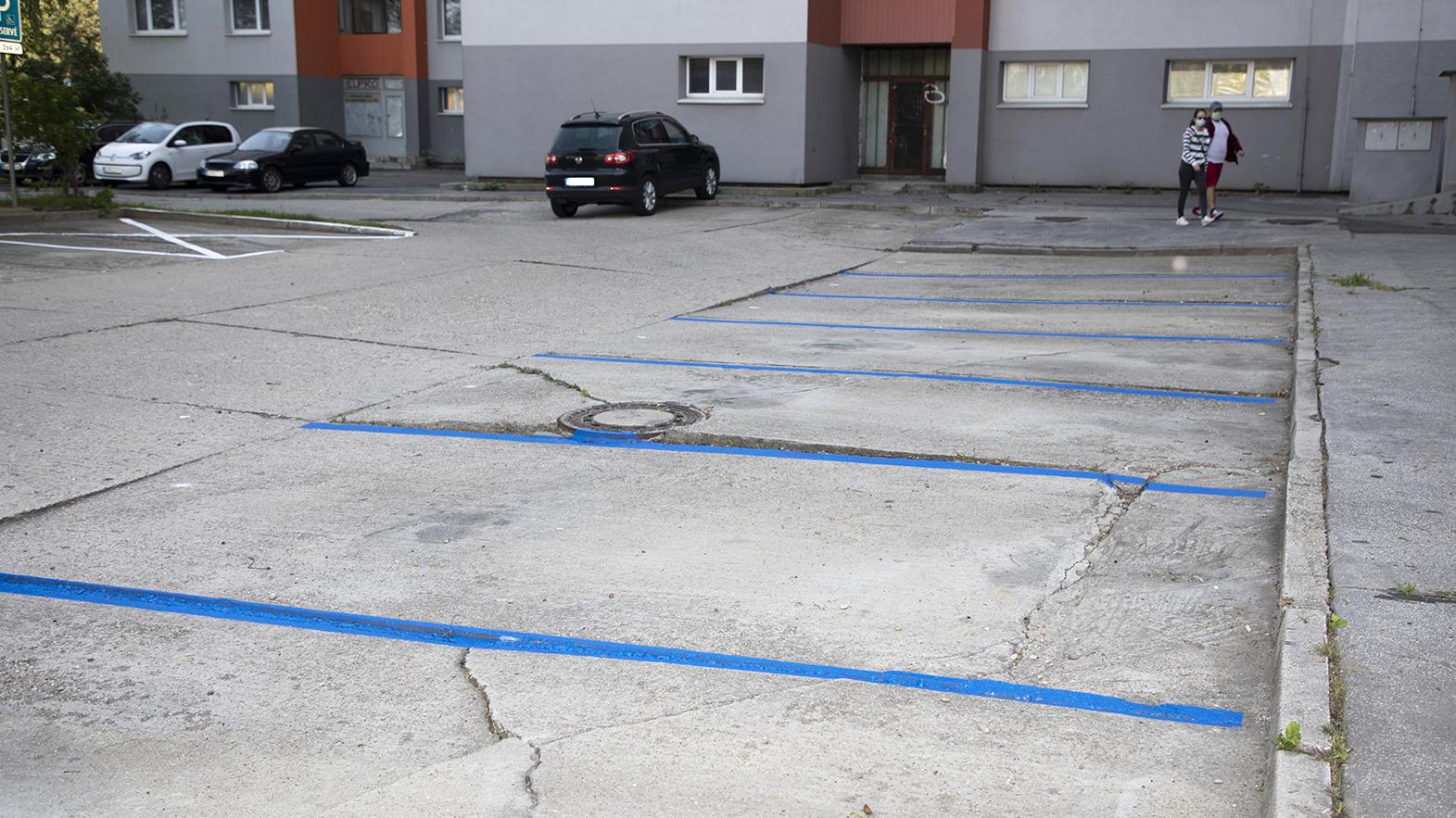 Petržalské parkoviská budú opäť zaregulované