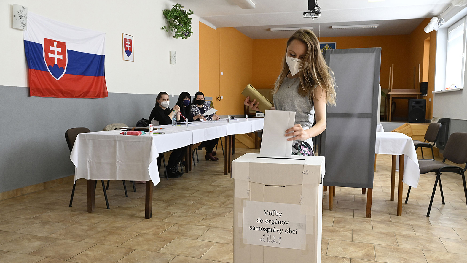 V sobotu si v 30 obciach volia starostu či poslancov