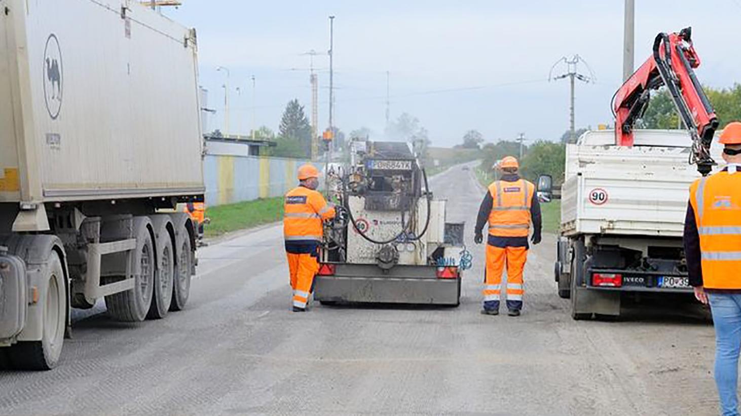 Začínajú sa dokončovacie práce na ceste medzi Čaňou a Haniskou