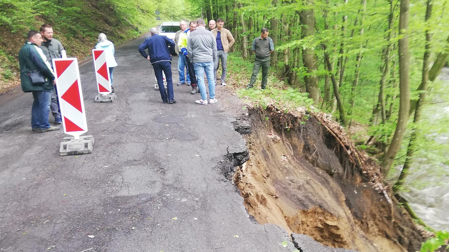 Na uzavretú cestu pri Utekáči vyslal kraj geostatika