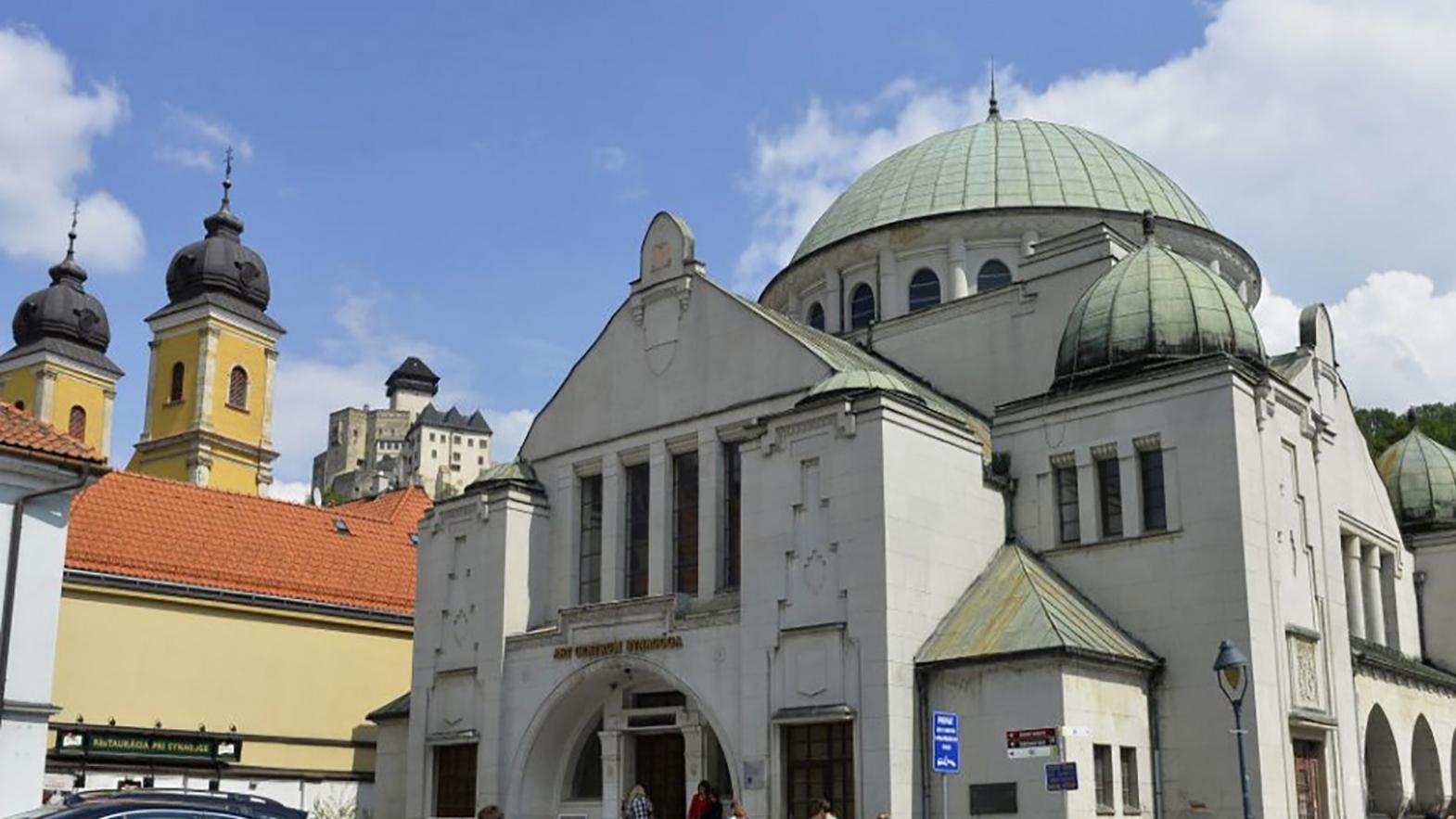 Za takmer 900 000 eur obnovia neologickú synagógu v Trenčíne
