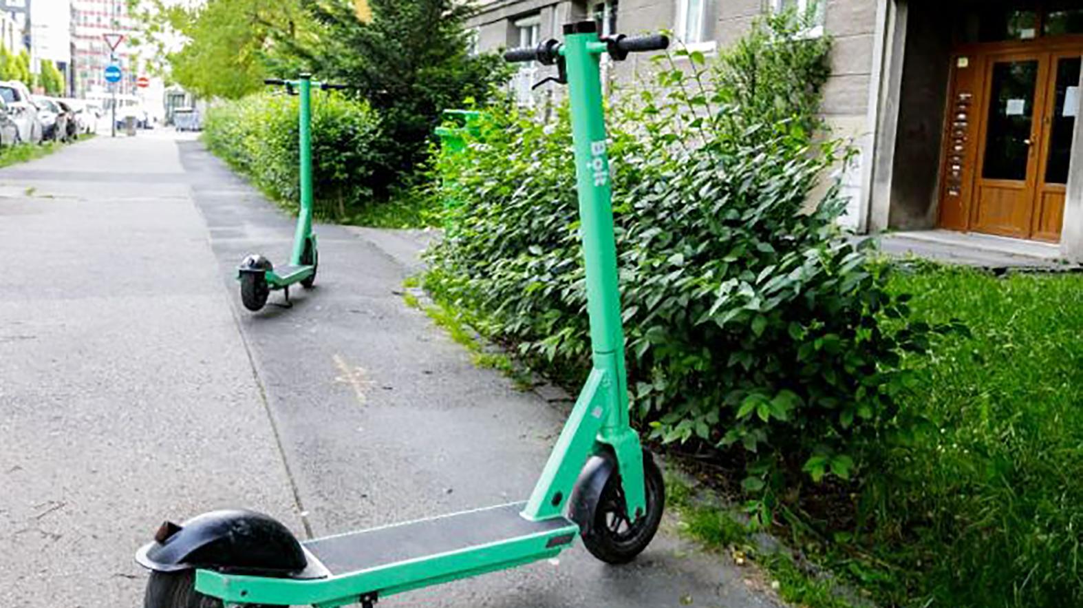 V Bratislave musia zdieľané kolobežky a bicykle parkovať na vymedzených miestach