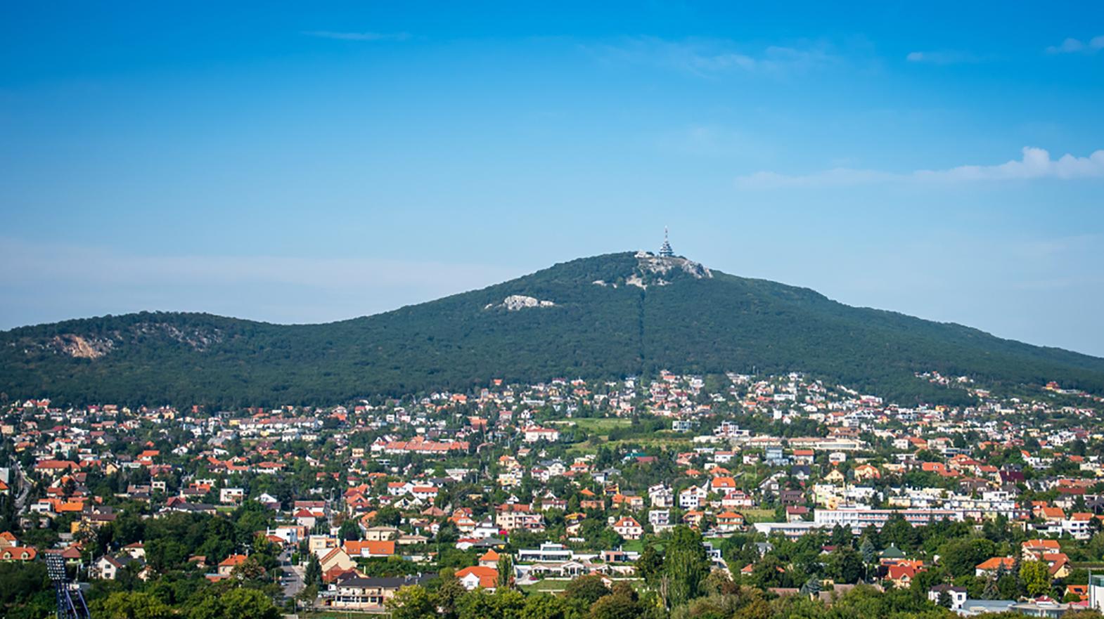Turisti môžu využiť ponuku letných prehliadok Nitry i zoborských vrchov