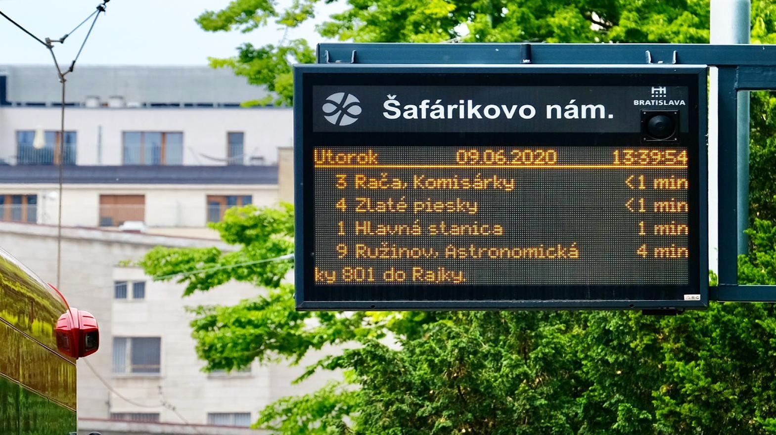 Na zastávkach MHD pribudlo 124 elektronických informačných tabúľ
