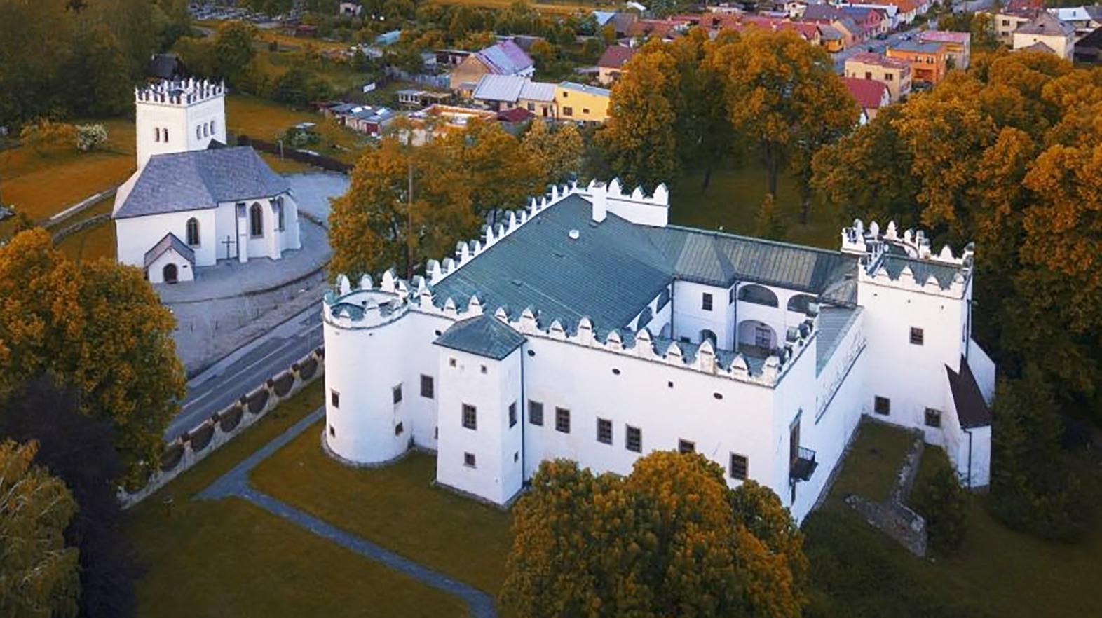 Po zabudnutej trati za umením