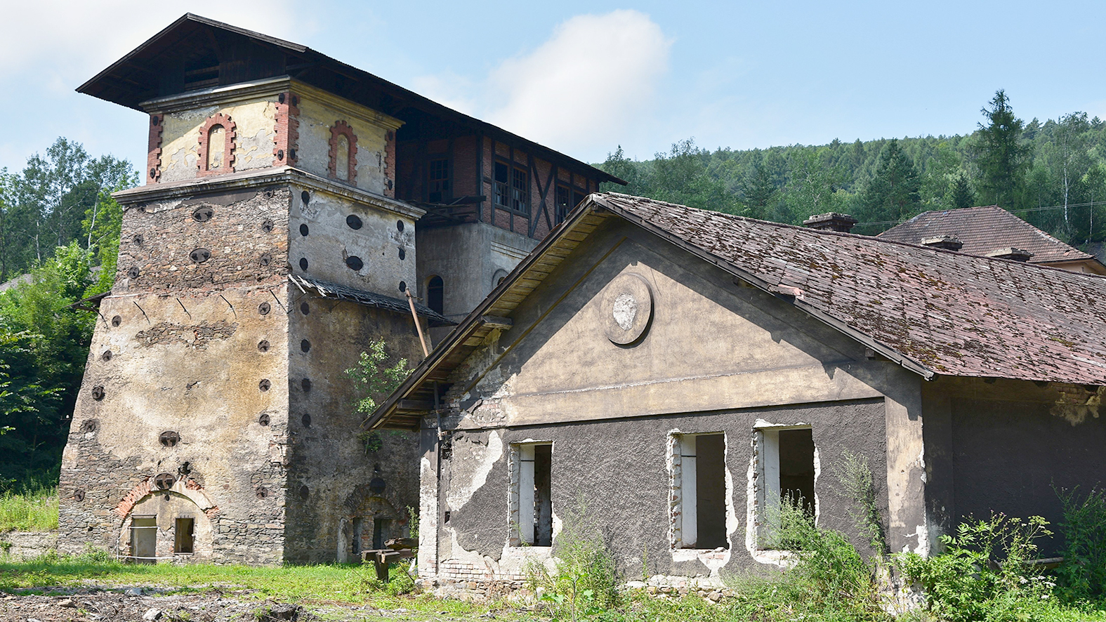 Zabudnutá huta Etelka roky chátrala, teraz sa bojuje o jej záchranu