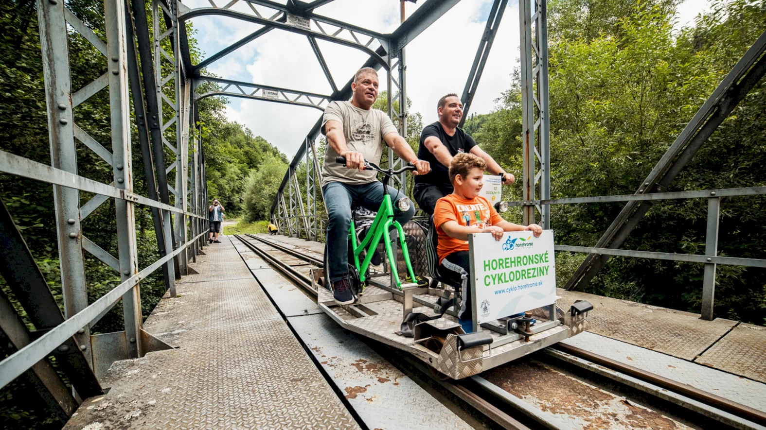 Prvý ročník pretekov na Horehronských cyklodrezinách v Hronci