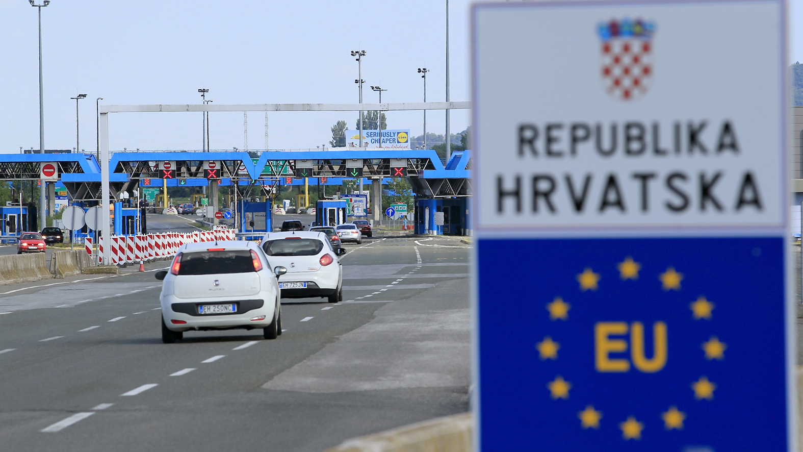 MZVEZ: Chorvátske inštitúcie striktne kontrolujú podmienky vstupu do krajiny