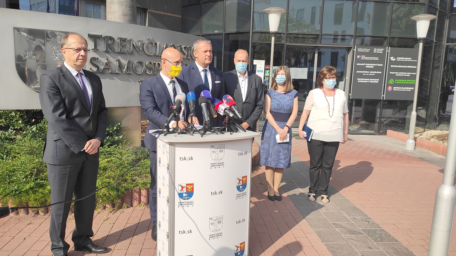 Zaočkovanosť zamestnancov župných stredných škôl je nad celoslovenským priemerom