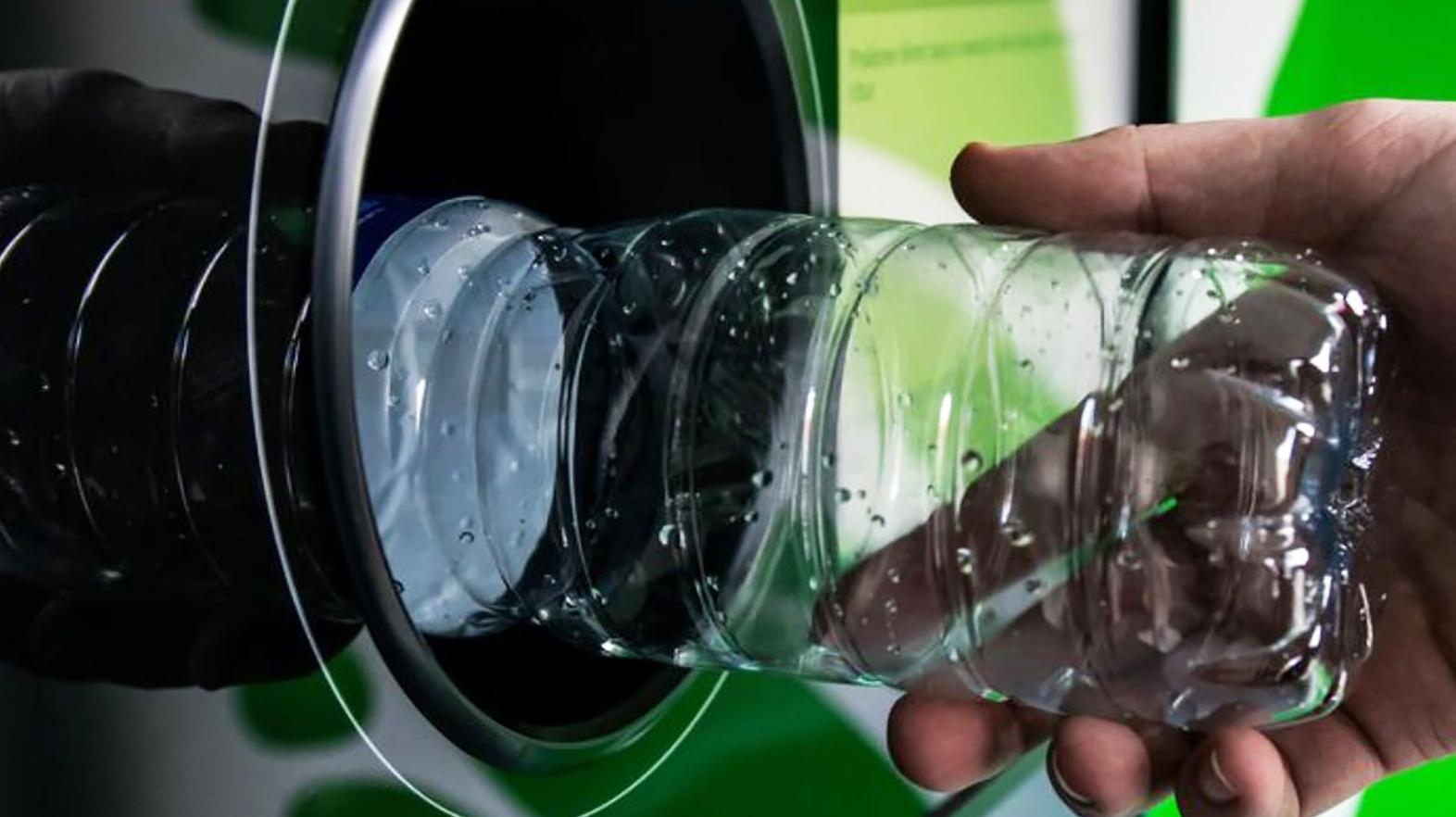 Zavedenie systému zálohovania a recyklácie plastových fliaš v rámci EÚ