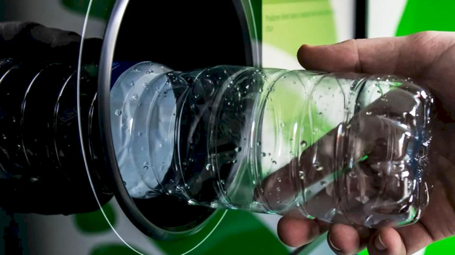 Zavedenie systému zálohovania a recyklácie plastových fliaš v rámci EÚ