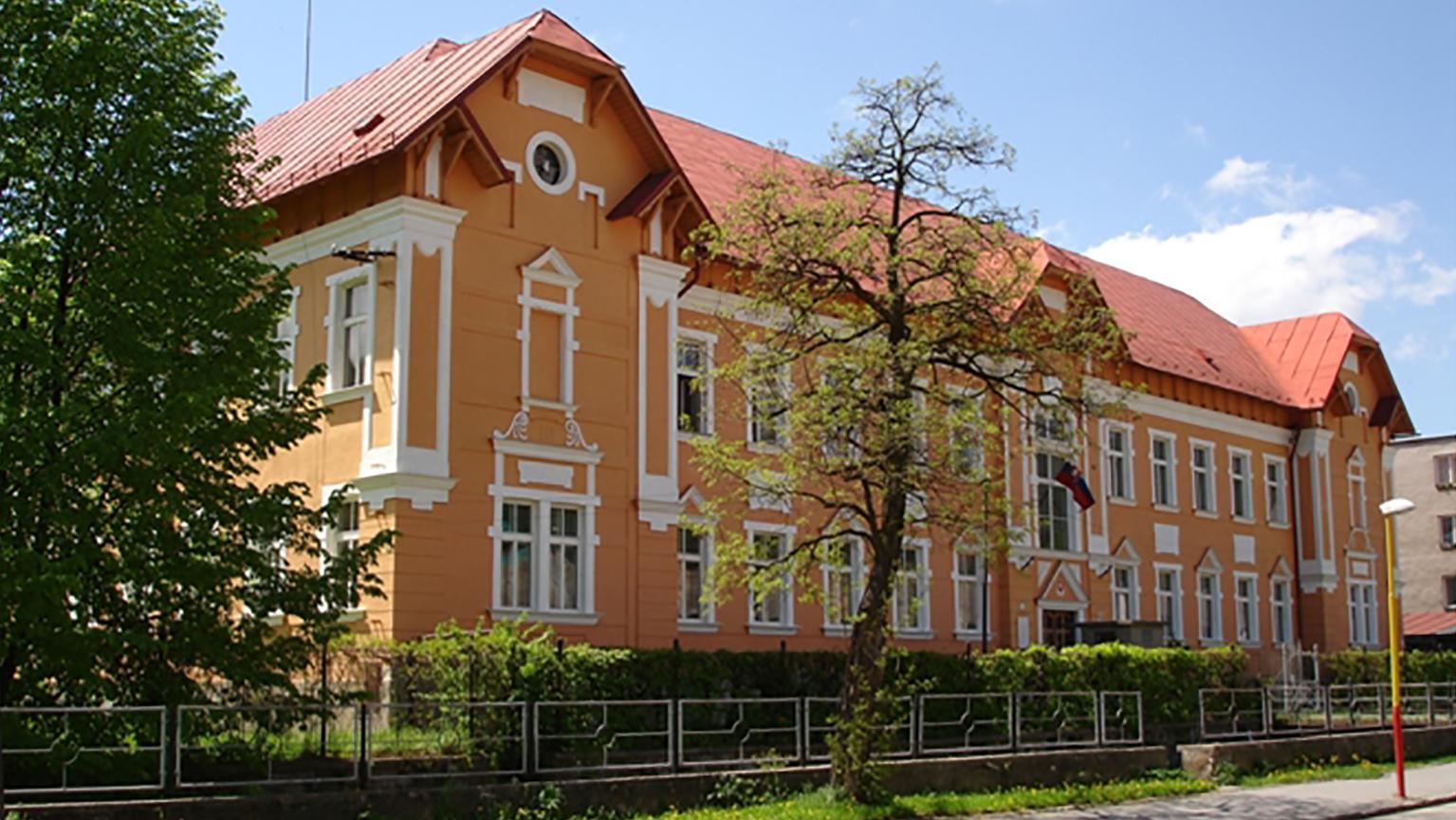 Gymnázium v Dobšinej pre nízky záujem o štúdium končí