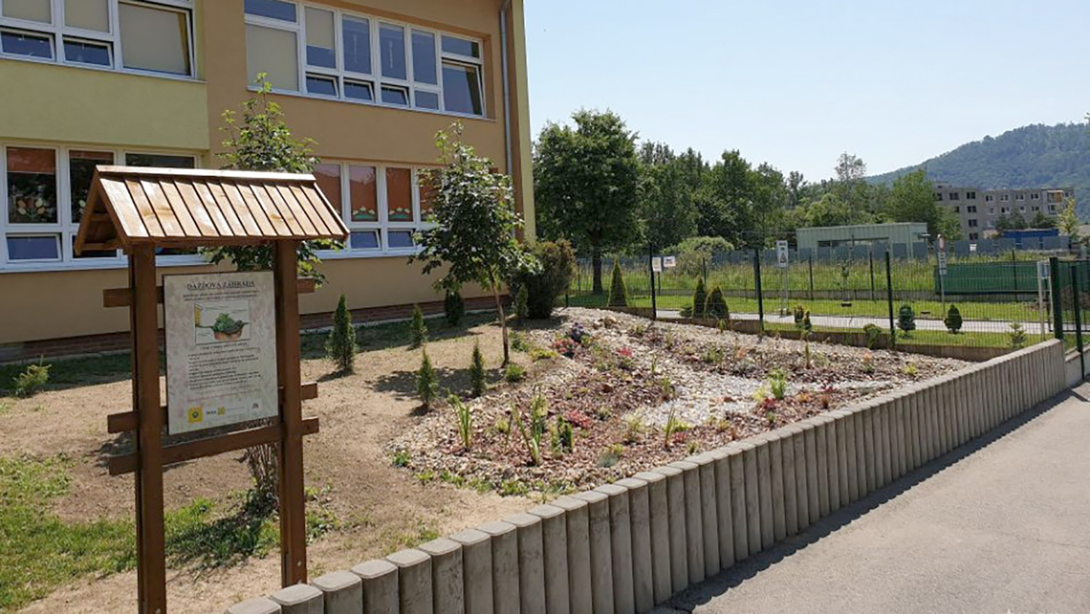 Novovybudované dažďové záhrady pomôžu zmierniť klimatické zmeny