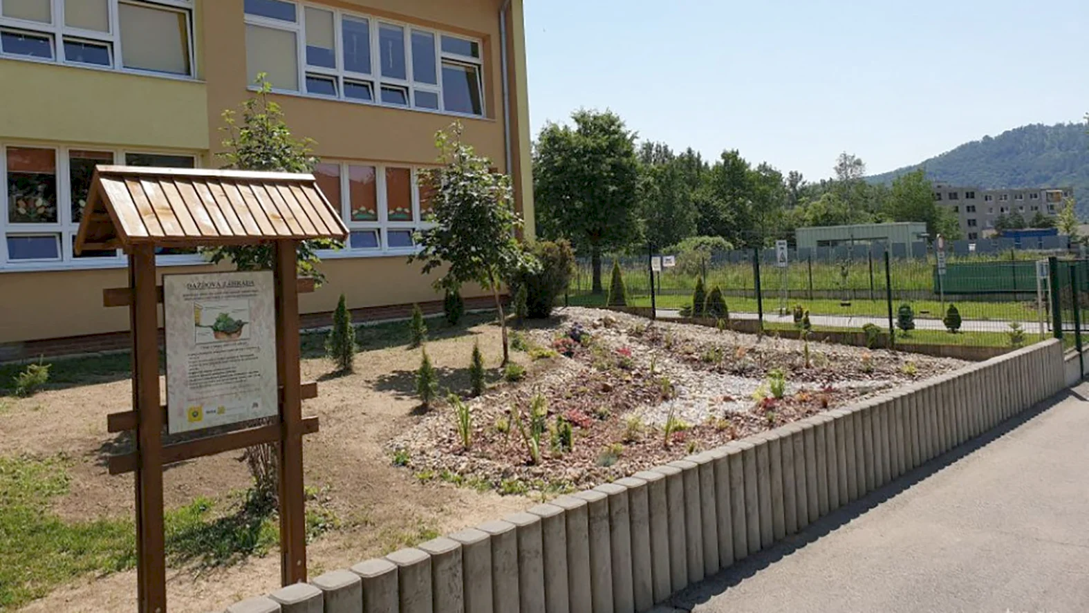 Novovybudované dažďové záhrady pomôžu zmierniť klimatické zmeny