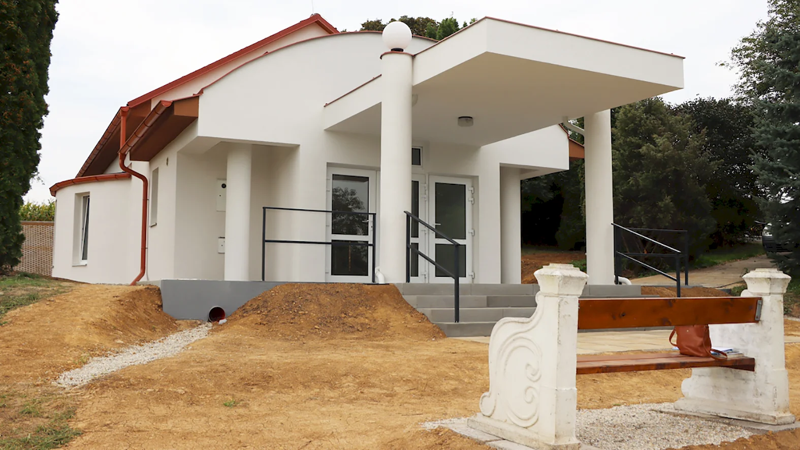 Mesto opravilo aj posledný dom smútku, obnovy sa dočkal aj Dom smútku v Kunove