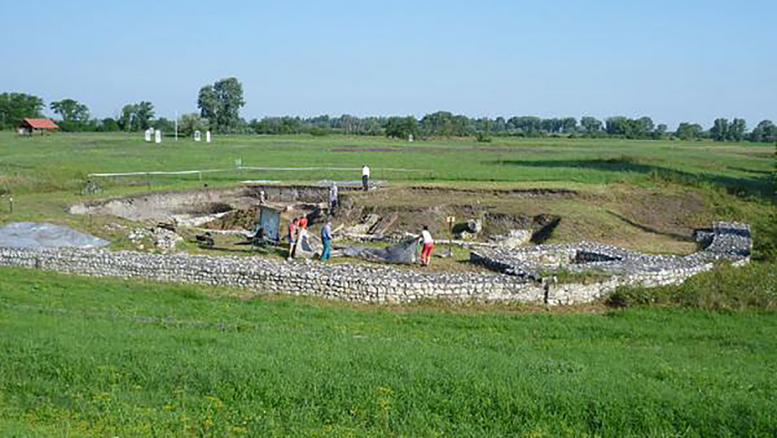 V rímskom tábore v Iži vztýčili zástavu UNESCO