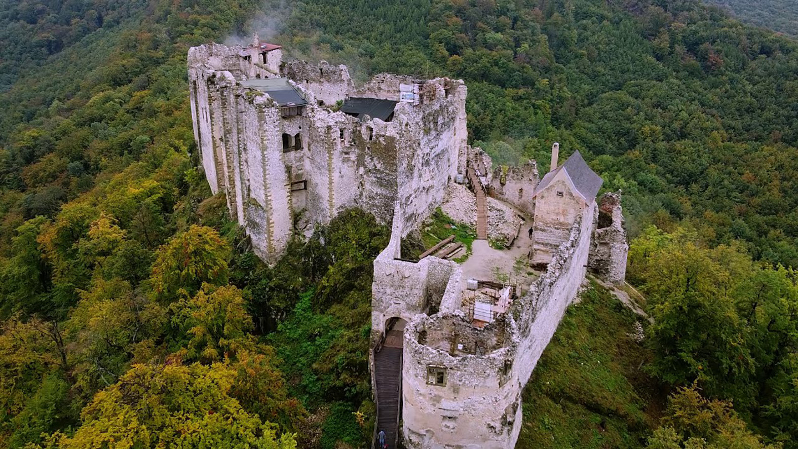 Štátne lesné pozemky sa budú môcť využívať aj na účel obnovy hradov