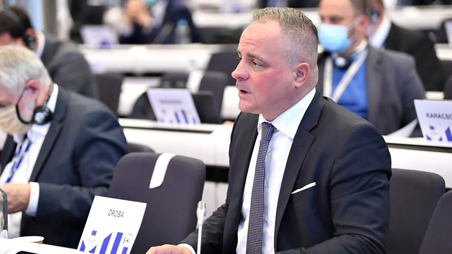 Záujmy regiónov, miest a obcí treba počúvať a pozvať ich k rokovaciemu stolu