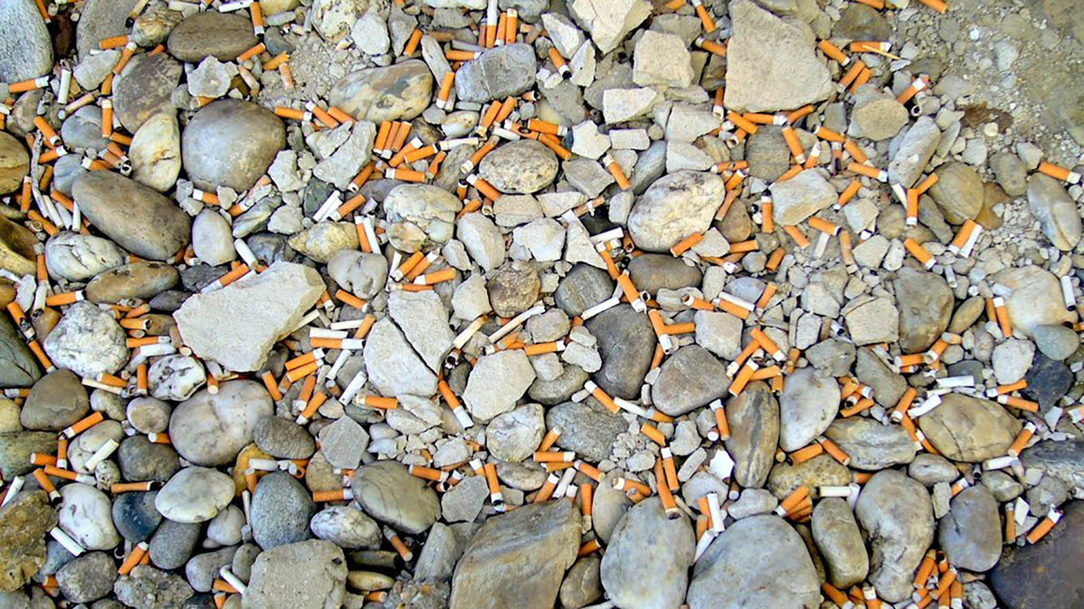 Mesto chce recyklovať cigaretové ohorky, osadí desať popolníkov