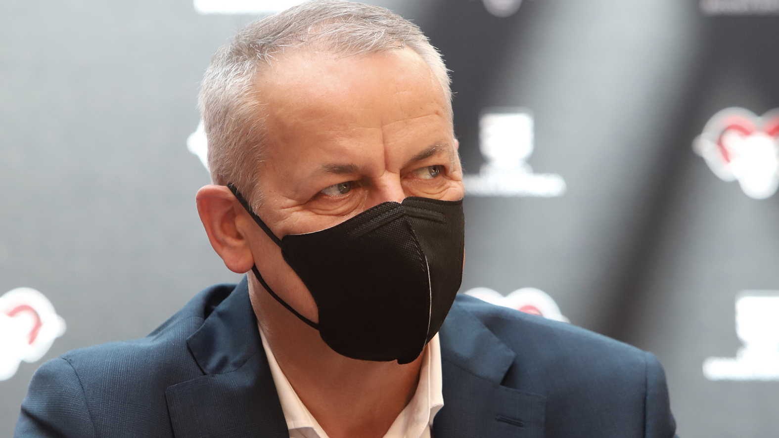 Primátor vyzýva ľudí k očkovaniu, mesto delí od čiernej fázy iba krok