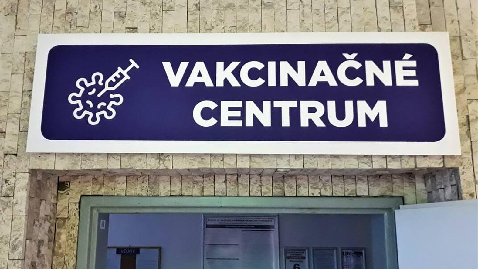 Vakcinačné centrá budú očkovať bez registrácie aj na Sviatok všetkých svätých