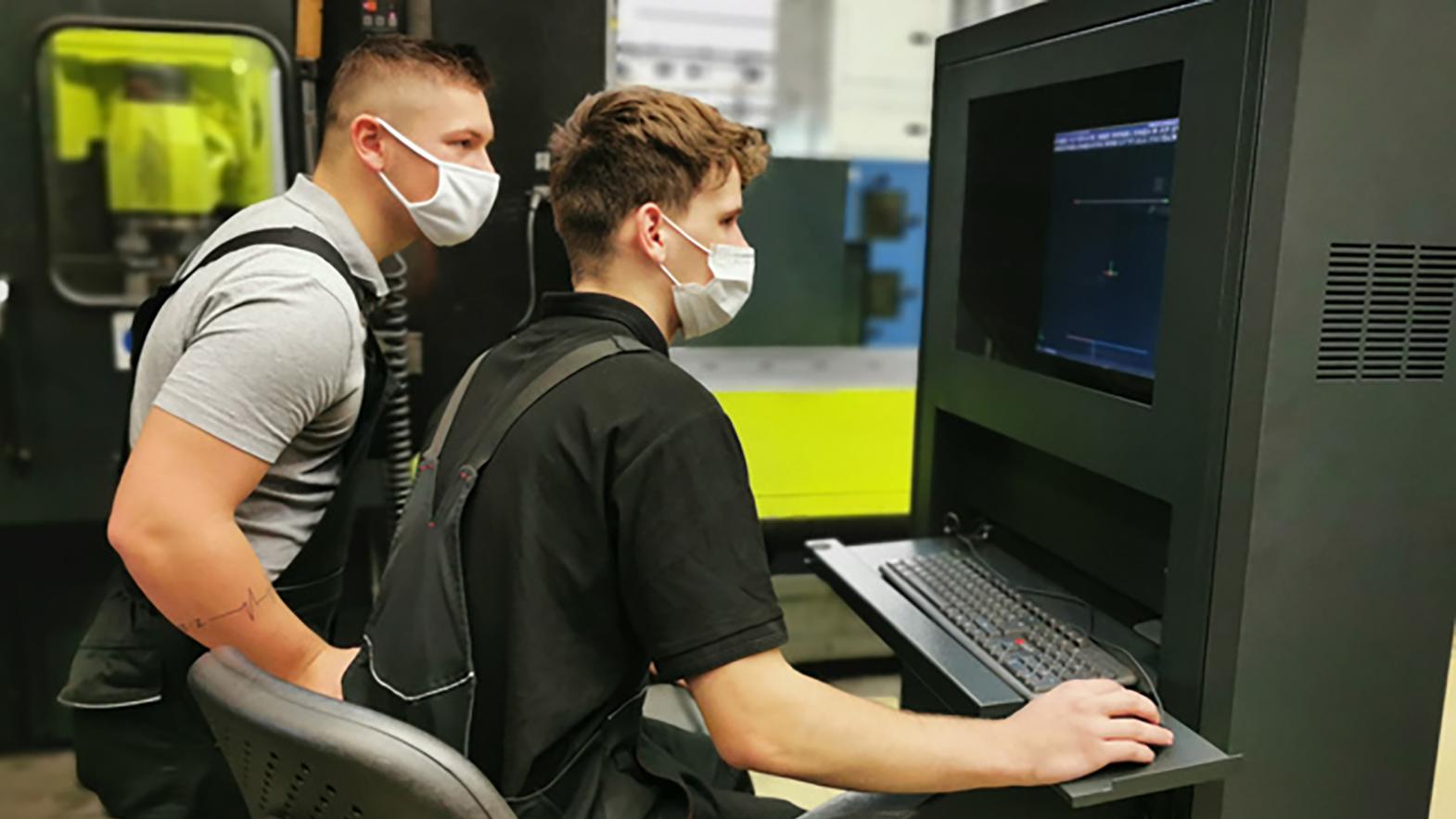 Duálnemu vzdelávaniu dominujú v Trenčianskom kriji technické odbory