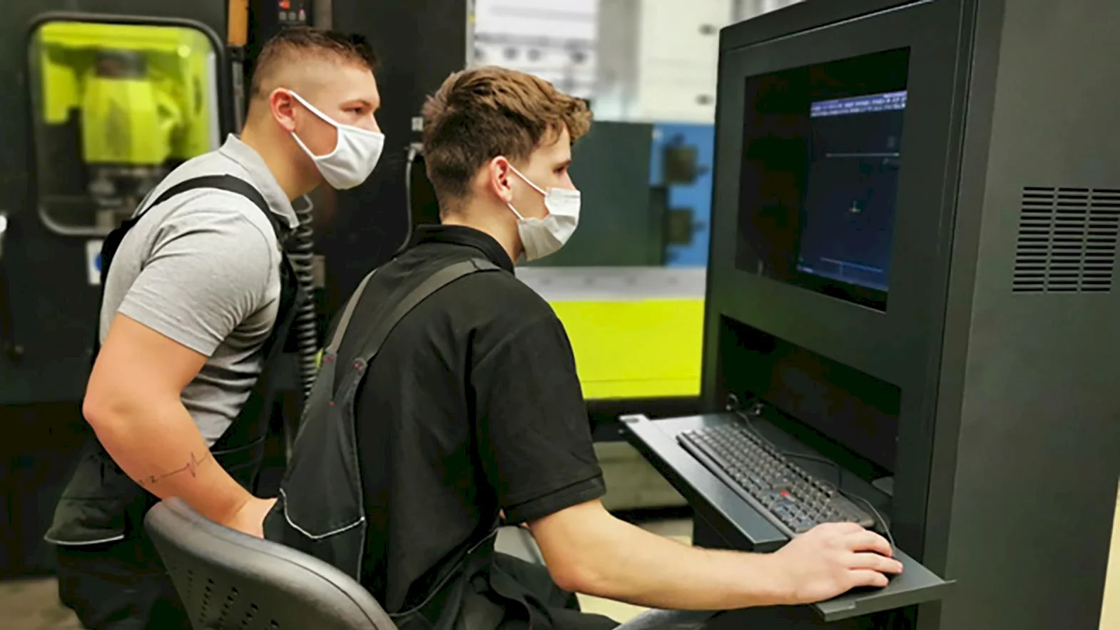 Duálnemu vzdelávaniu dominujú v Trenčianskom kriji technické odbory