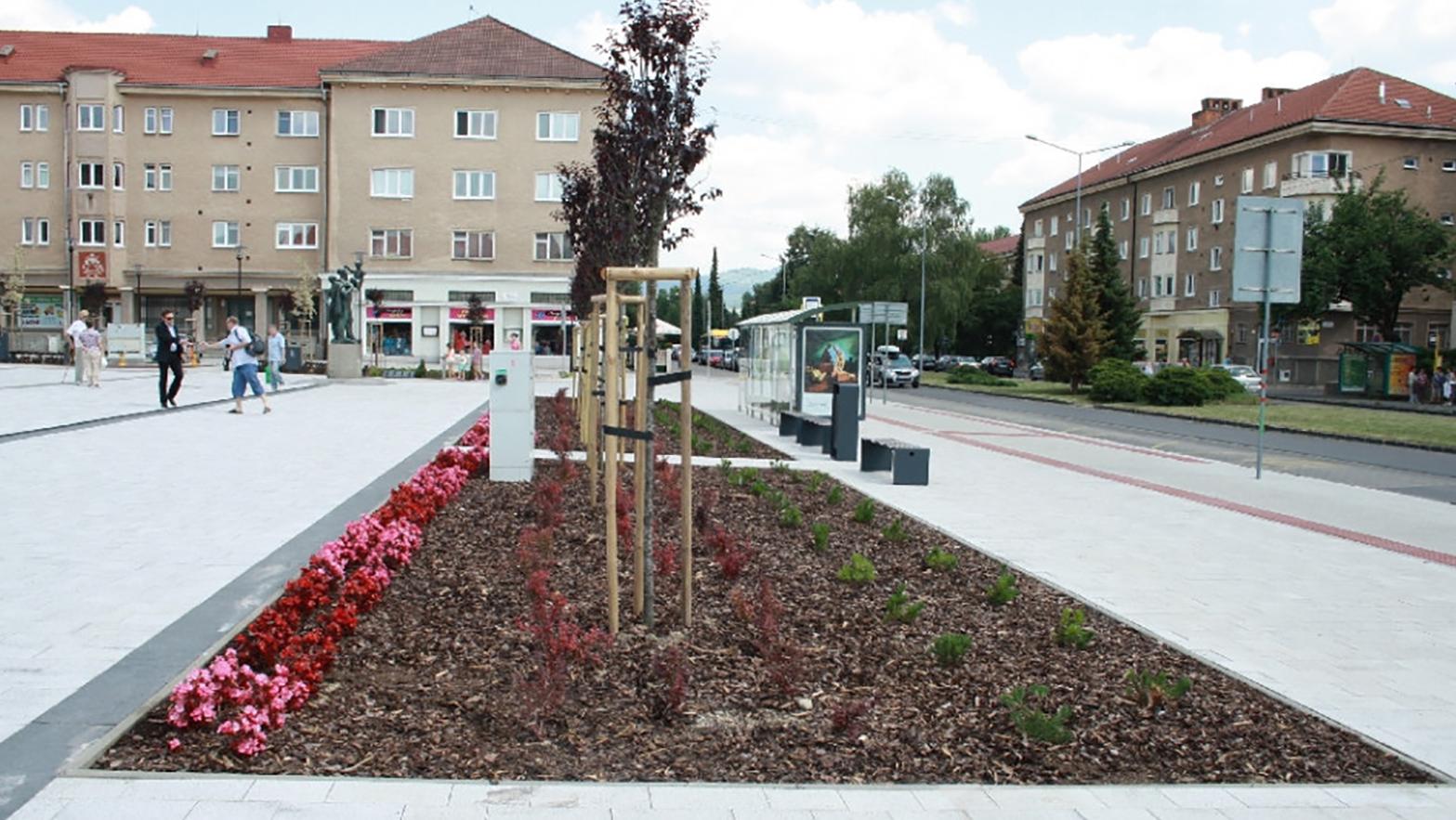 Pomník mieru na Mierovom námestí opravili