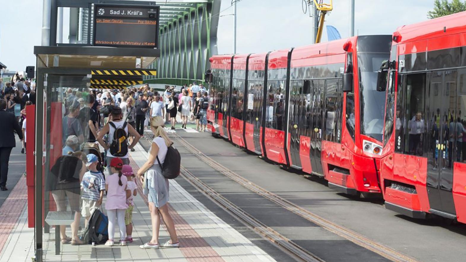 Bratislava odovzdala stavenisko na predĺženie električkovej trate v Petržalke