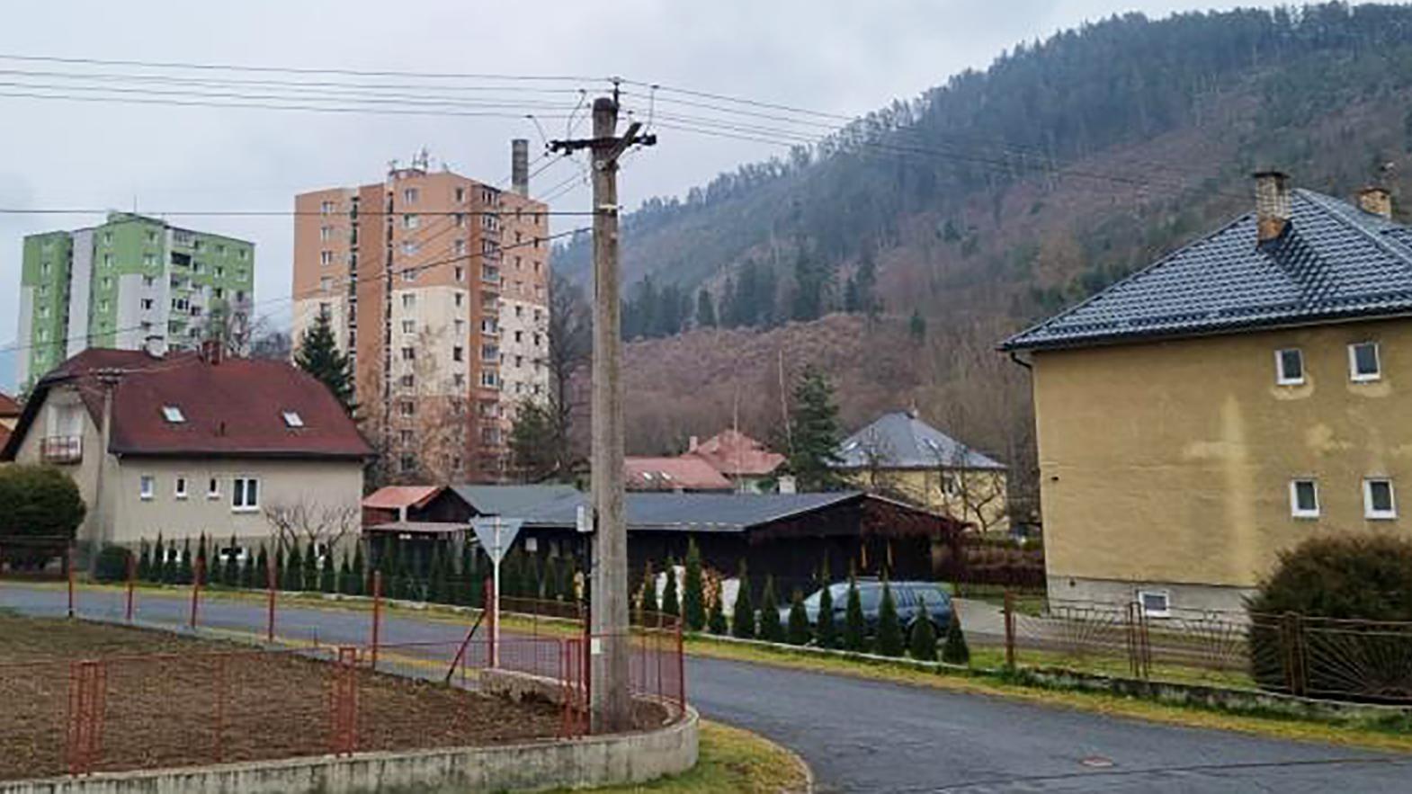 Vo viacerých lokalitách v-L. Hrádku dopĺňajú verejné osvetlenie