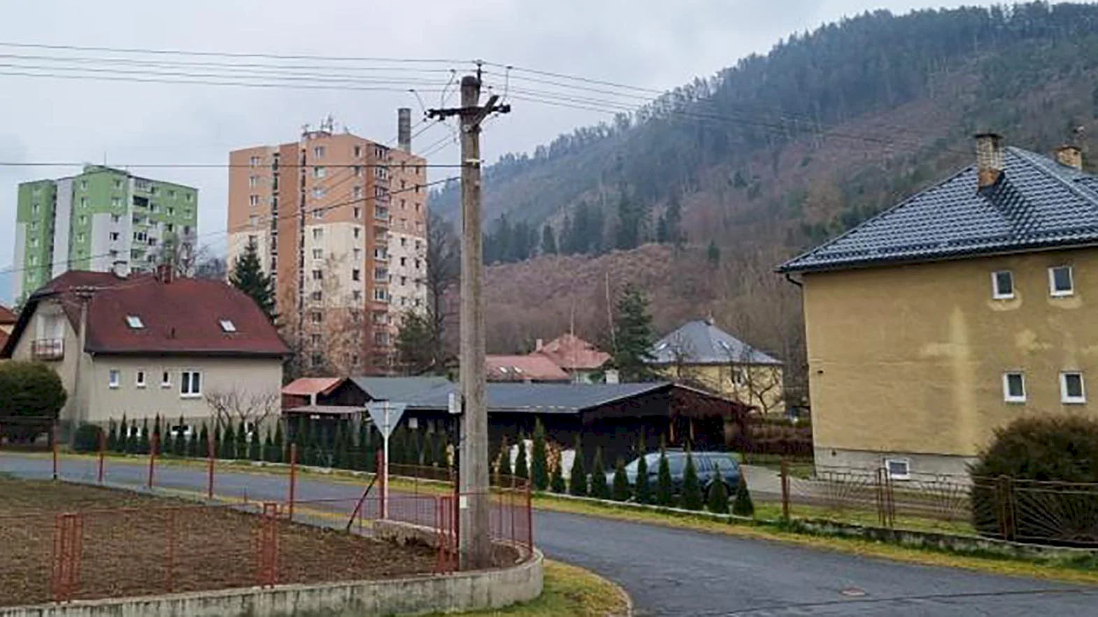 Vo viacerých lokalitách v L. Hrádku dopĺňajú verejné osvetlenie