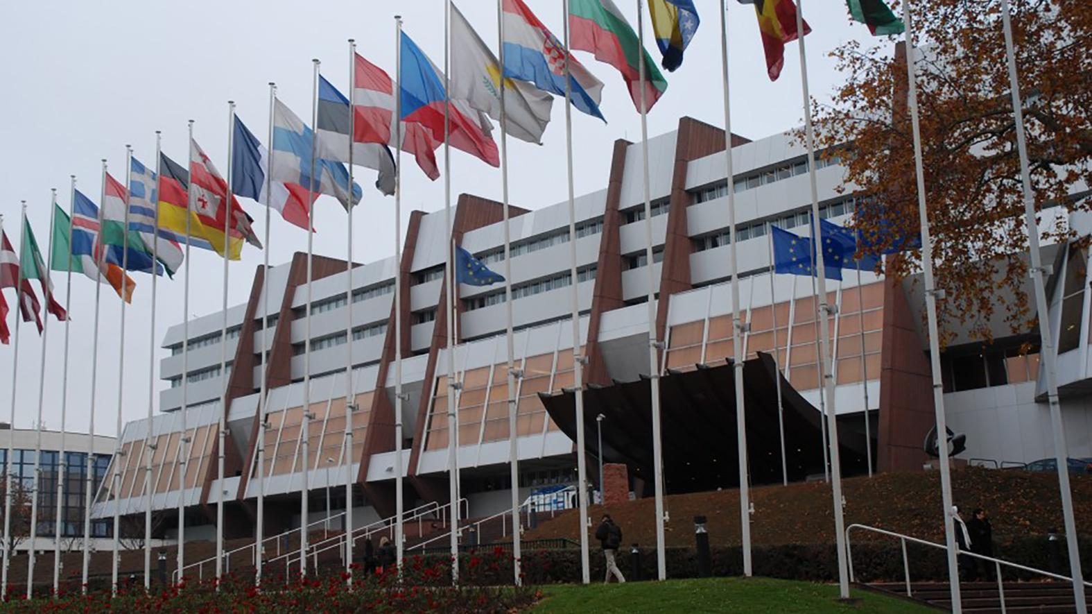 Rada Európy odporúča Slovensku posilniť pozíciu samospráv
