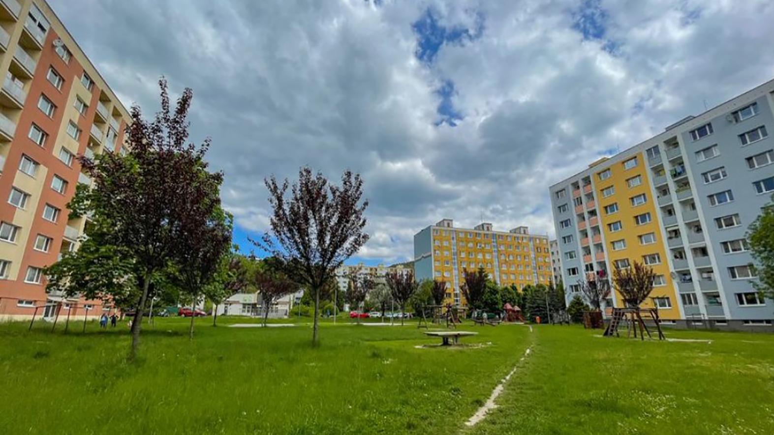 Bystričania chcú na sídliskách zelené strechy, ale aj dažďovú a motýliu záhradu