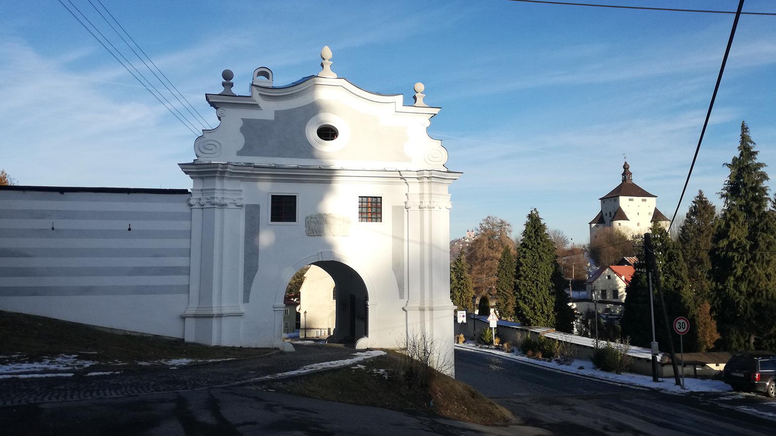 Po Piargskej bráne dostáva opäť svoju tvár aj susedná bašta