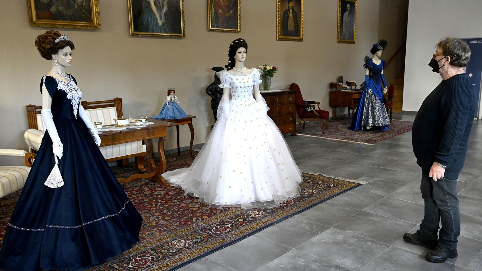 Súčasťou výstavy Habsburgovci a Sztárayovci sú repliky dobových šiat